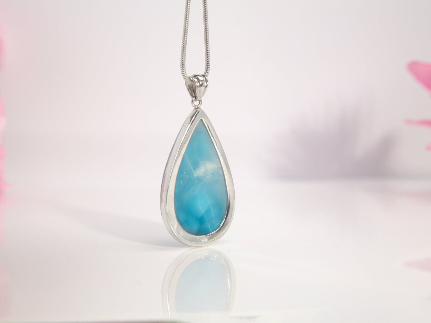 Larimar Pendant, Lima