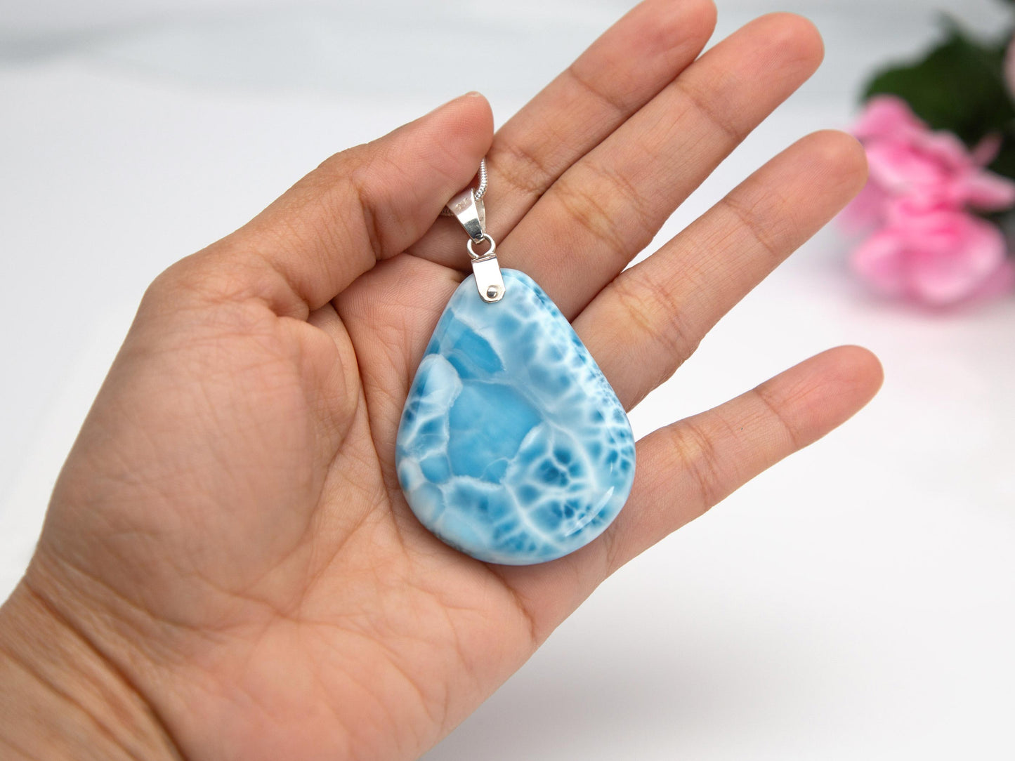 Pendentif Larimar, Lara