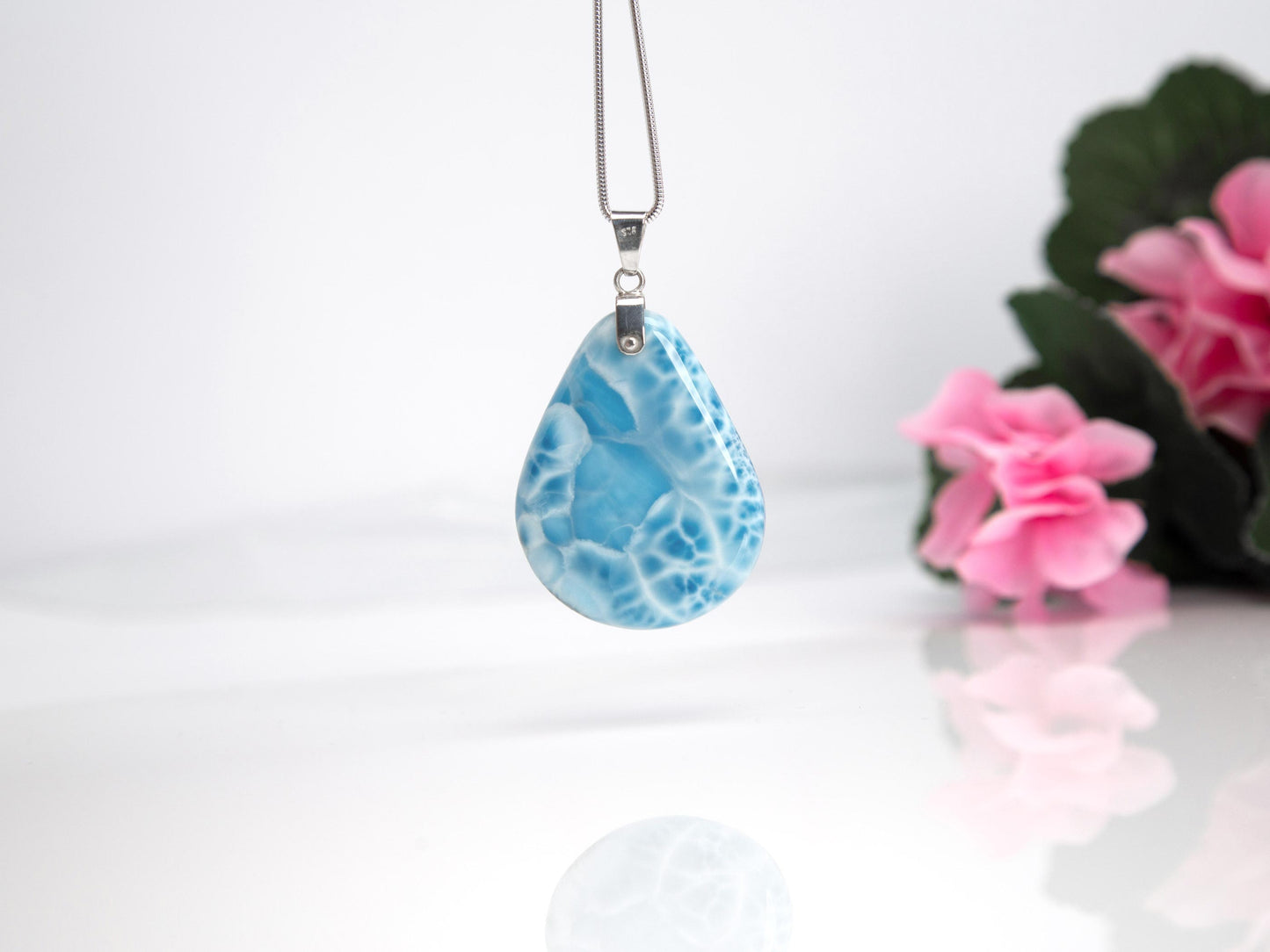 Pendentif Larimar, Lara