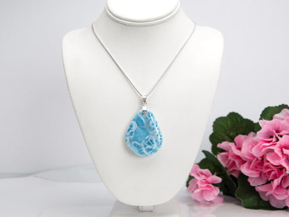 Pendentif Larimar, Lara