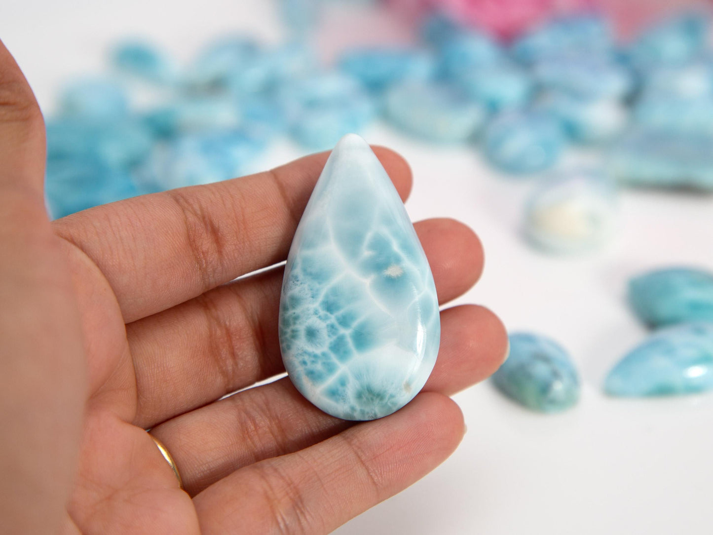 Larimar Palm Stone, Regina